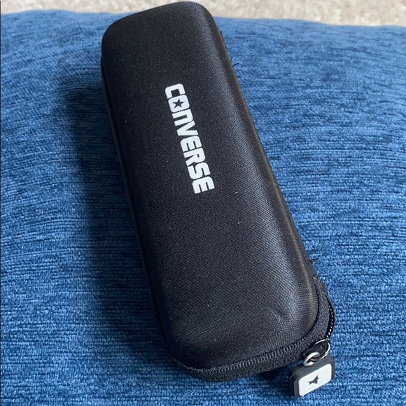 ☘️Like New! Converse sunglasses case